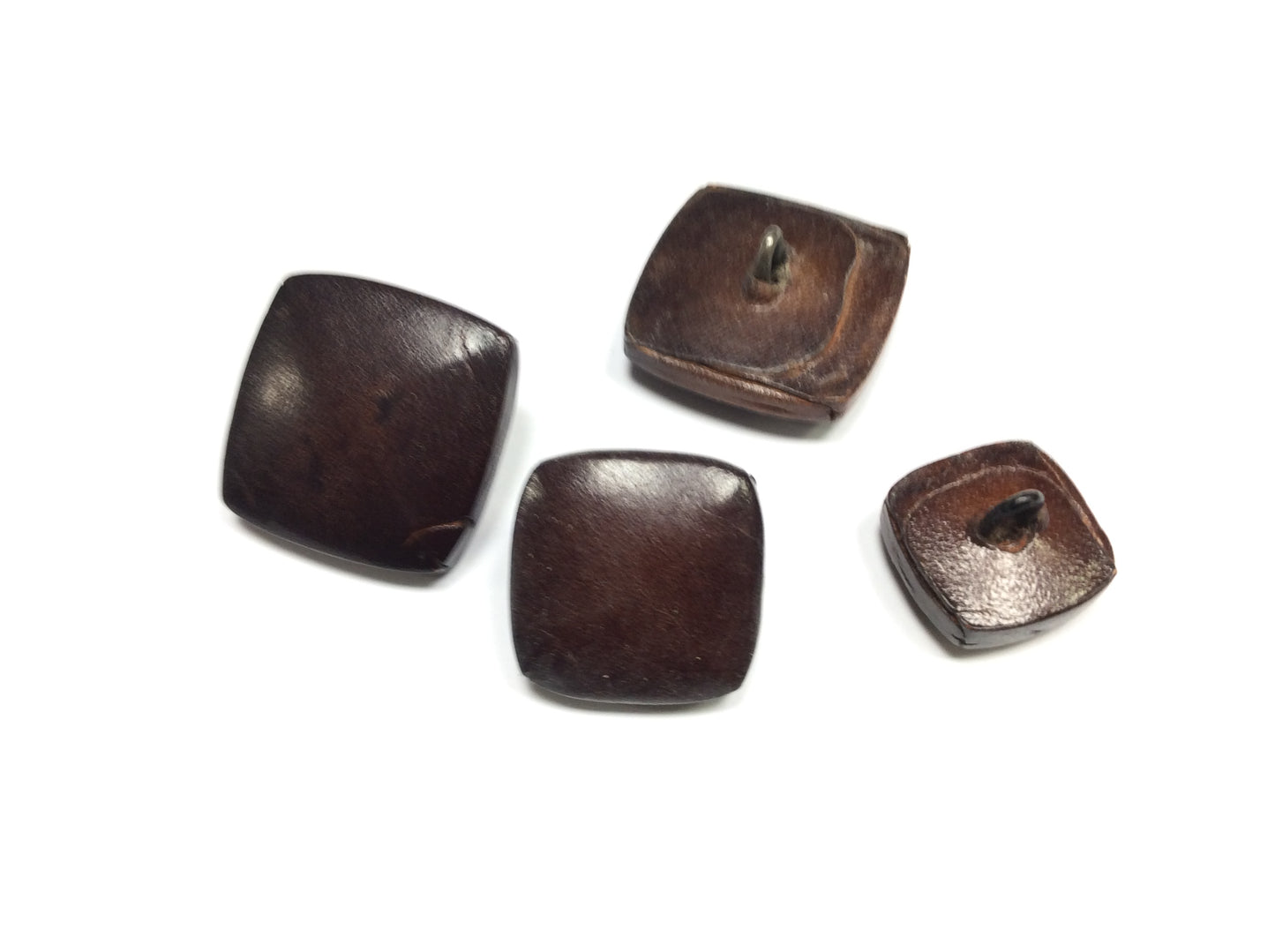 set di 27 bottoni vintage marroni in cuoio forma quadrata