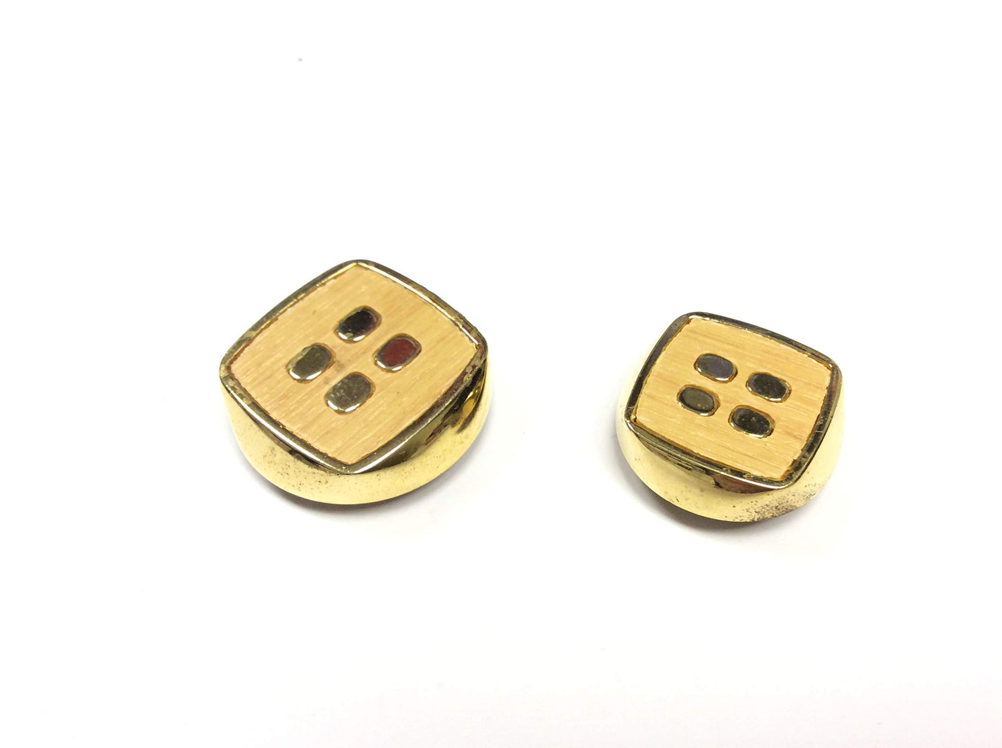 BOTTONE COUTURE 1968 base oro legno chiaro 4 buchi cm 3