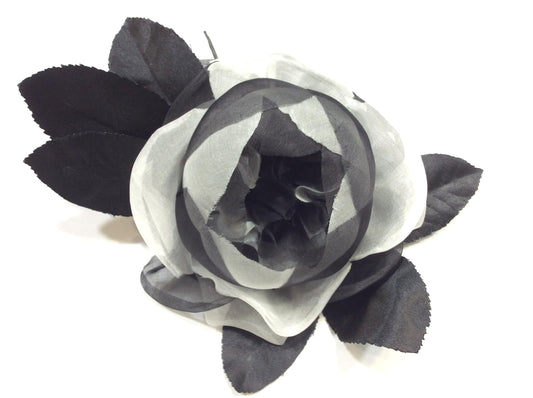 spilla fiore in seta cerimonia bianco e nero cm 12