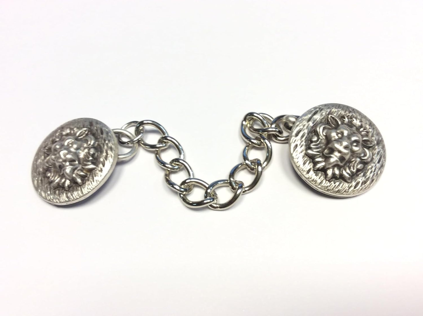 Chiusura a Catenella con Testa di Leone: Eleganza Regale in Oro e Argento