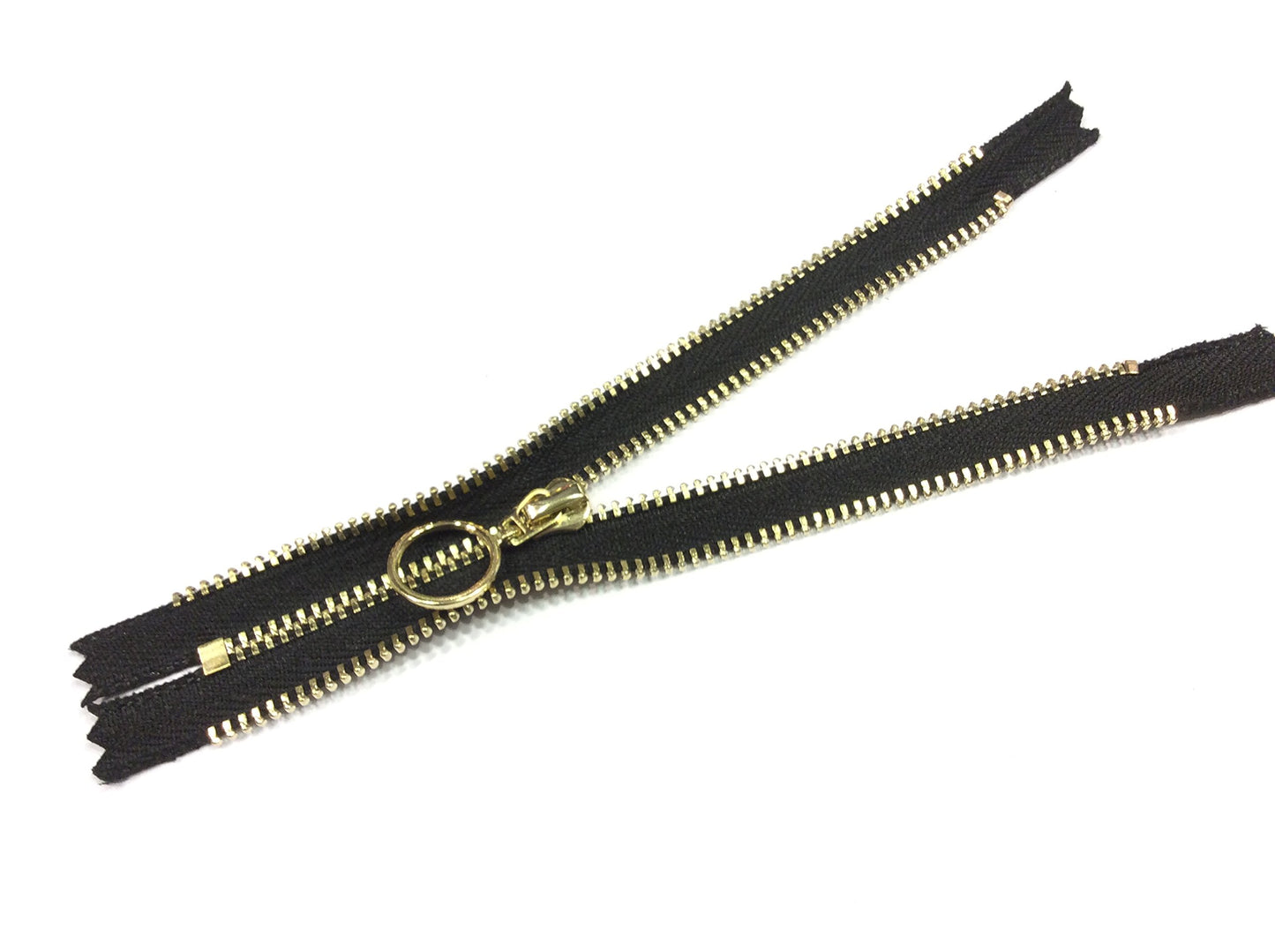 ZIP CHIUSURA LAMPO COLORE NERO CATENA ORO NON SGANCIABILI CM 16