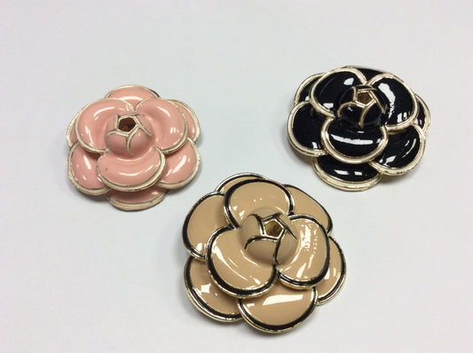 camelia spilla smaltata