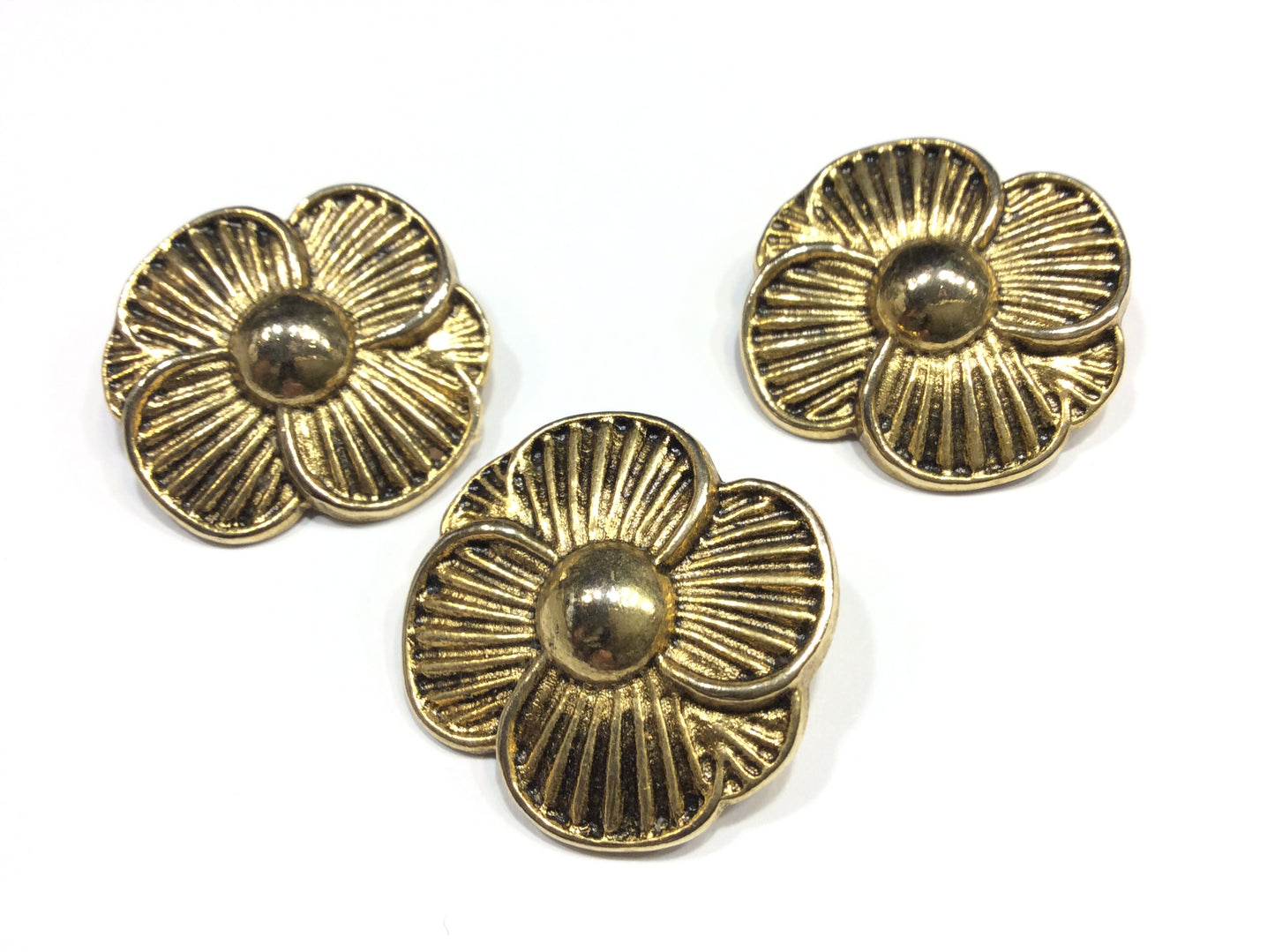 Bottoni Vintage Alta Moda, Fiore Dorato con Dettagli Incisi, Metallo, Rotondo, 3.5 cm