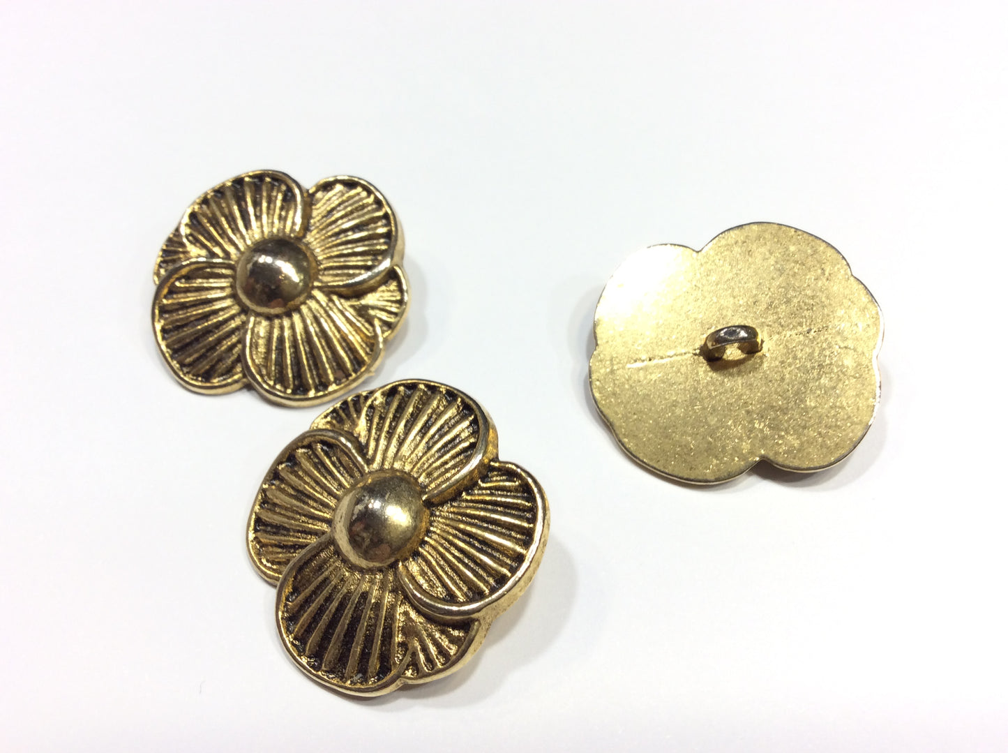 Bottoni Vintage Alta Moda, Fiore Dorato con Dettagli Incisi, Metallo, Rotondo, 3.5 cm