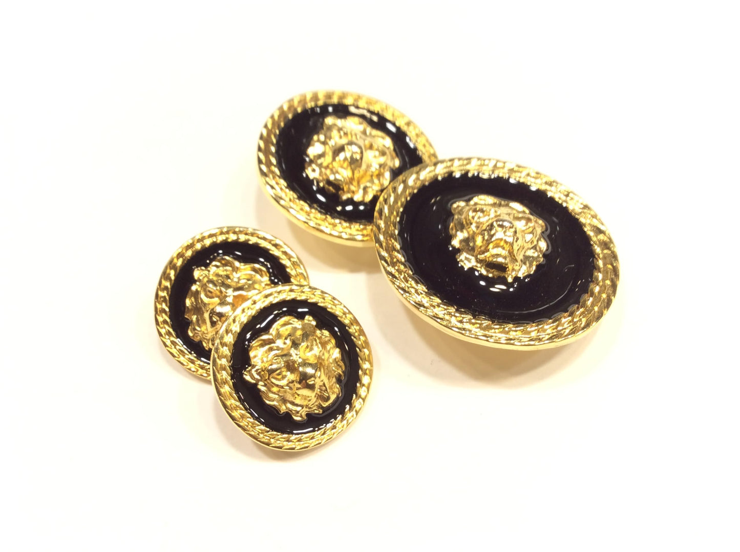 bottone alta moda leone smaltato nero base color oro