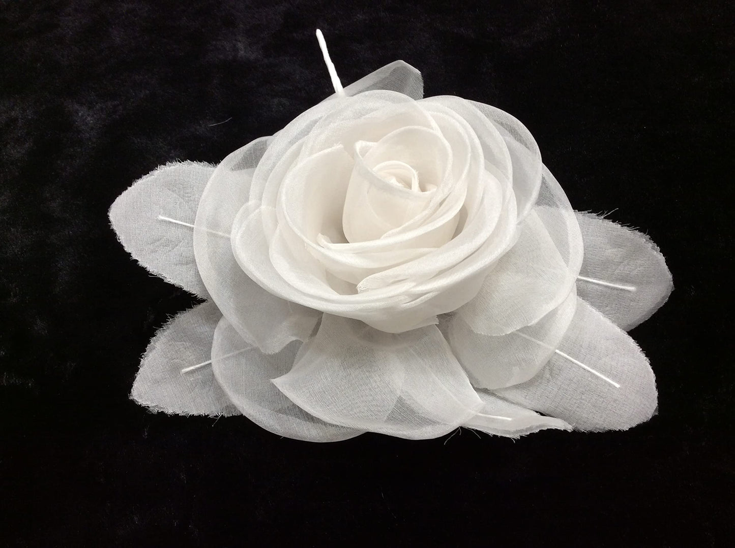 spilla fiore rosa bianca in seta cerimonia fatta a mano